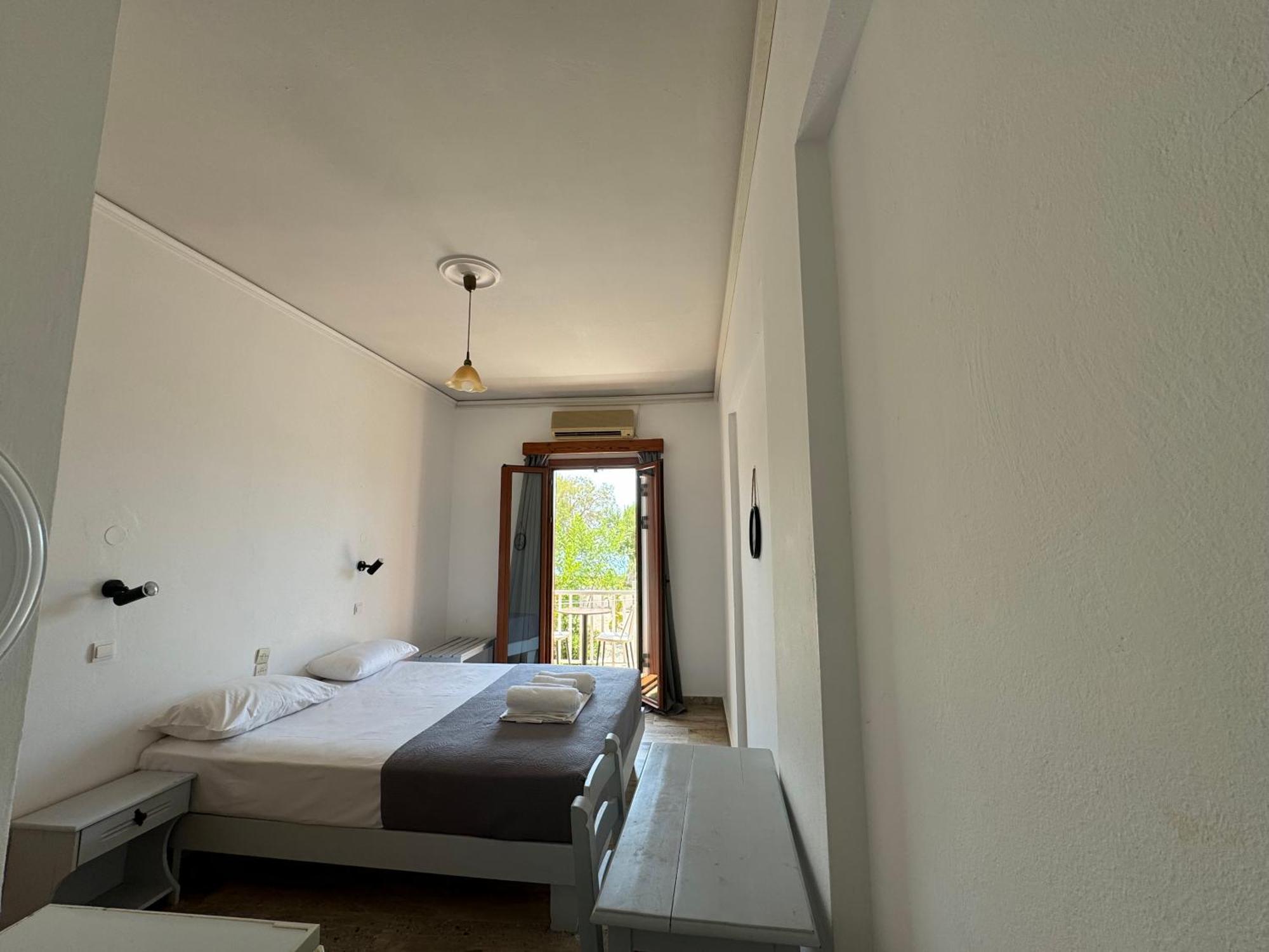Zorbas Hotel Sougia Exterior photo